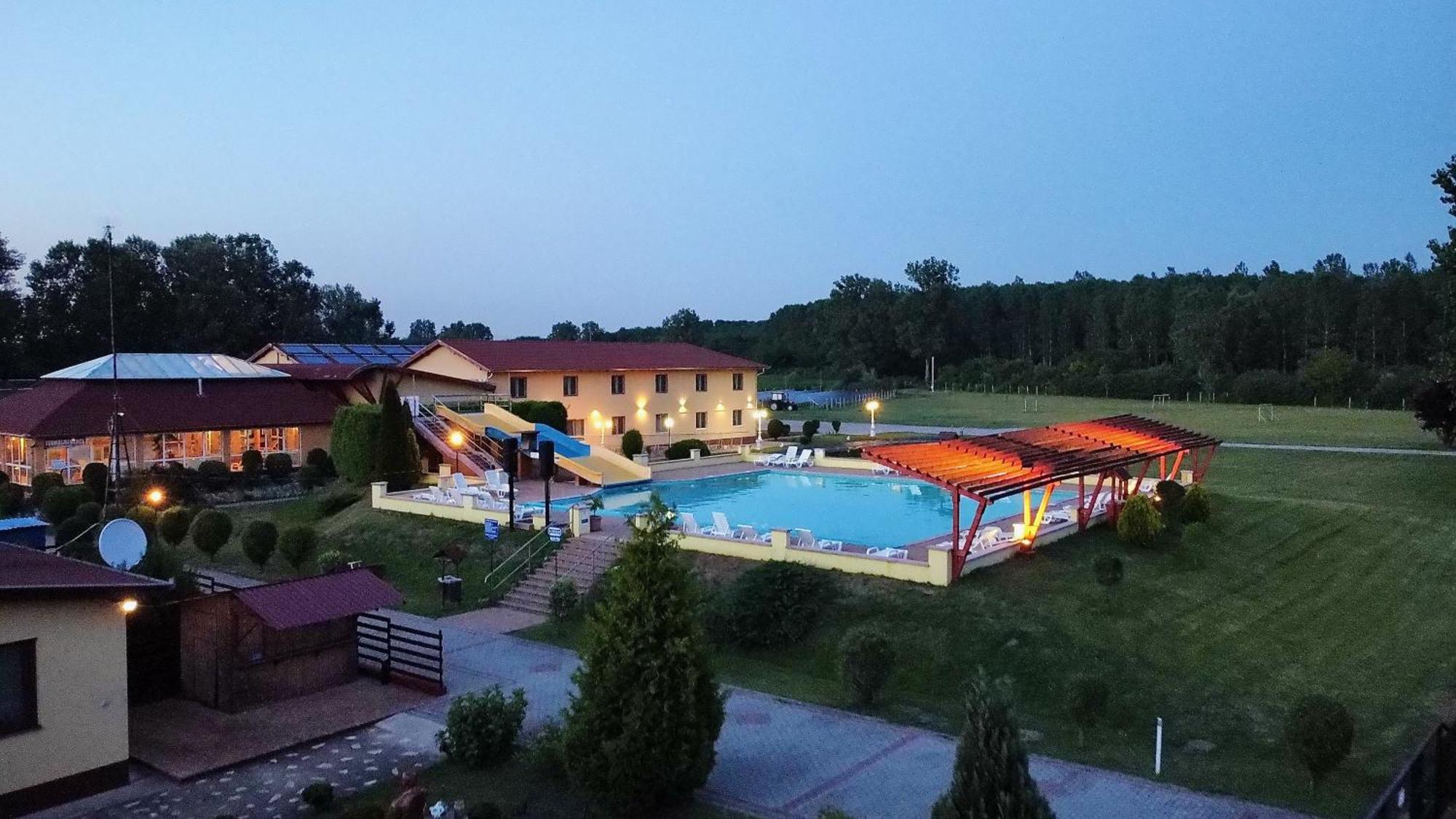 Ligetalja Termal Hotel Peneszlek Екстер'єр фото