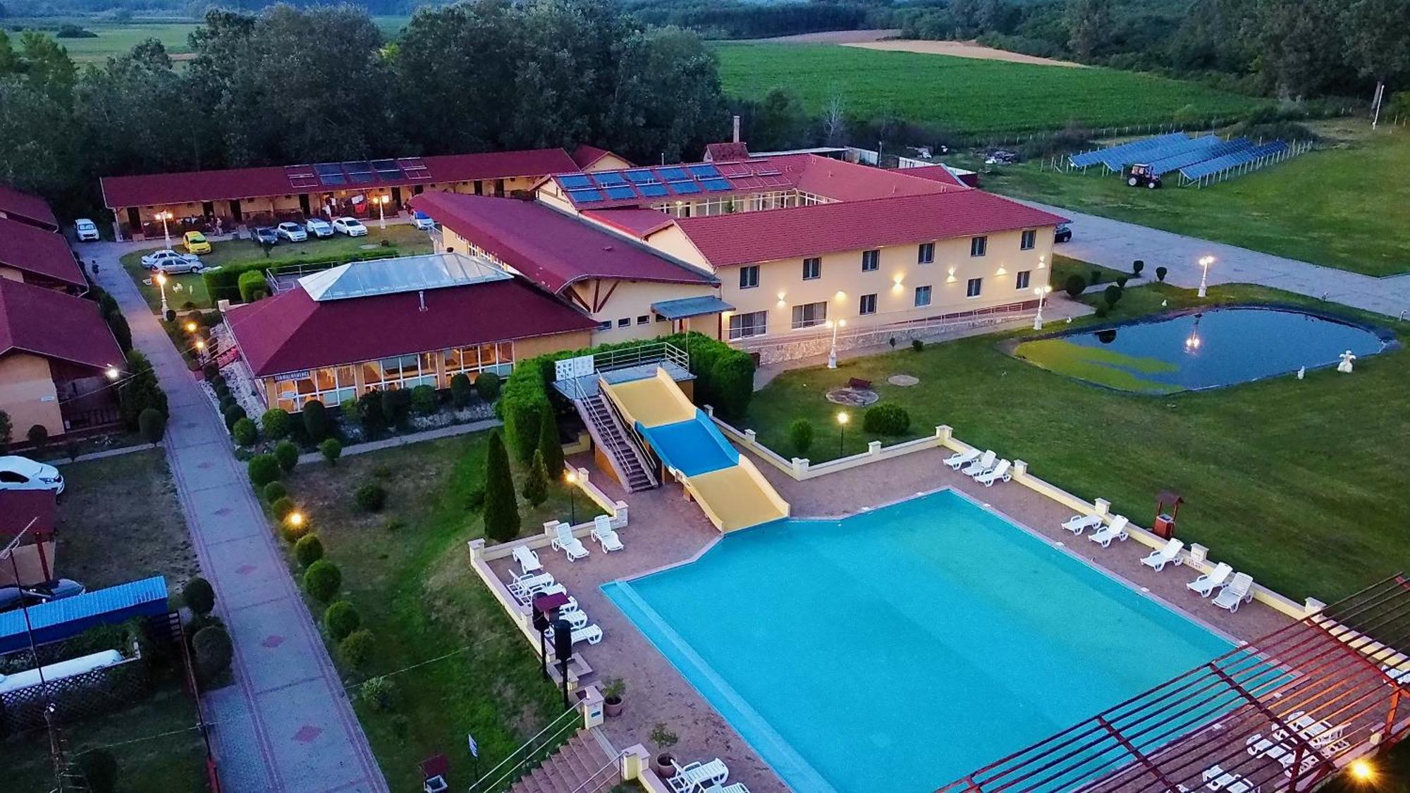 Ligetalja Termal Hotel Peneszlek Екстер'єр фото