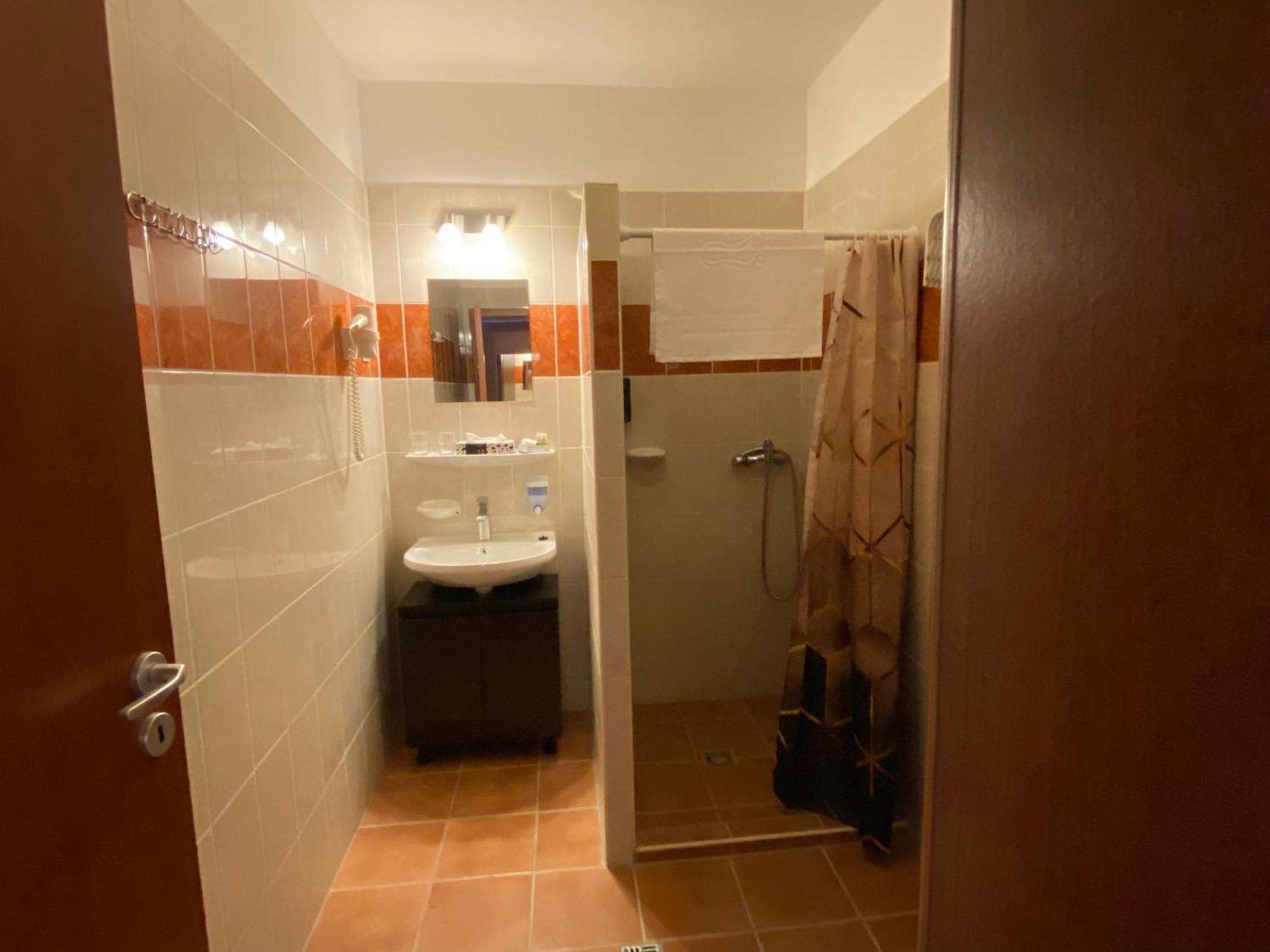 Ligetalja Termal Hotel Peneszlek Екстер'єр фото