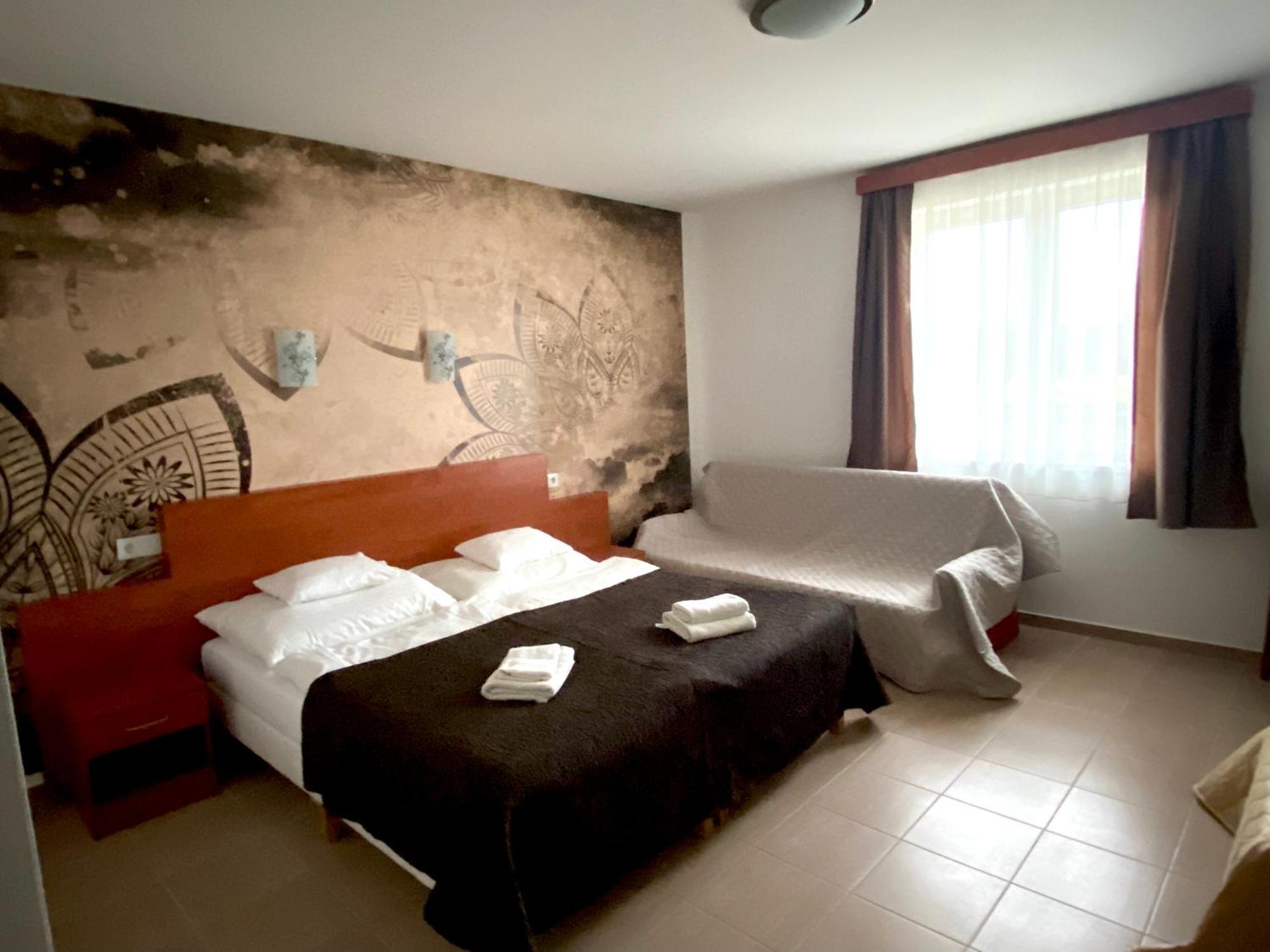 Ligetalja Termal Hotel Peneszlek Екстер'єр фото